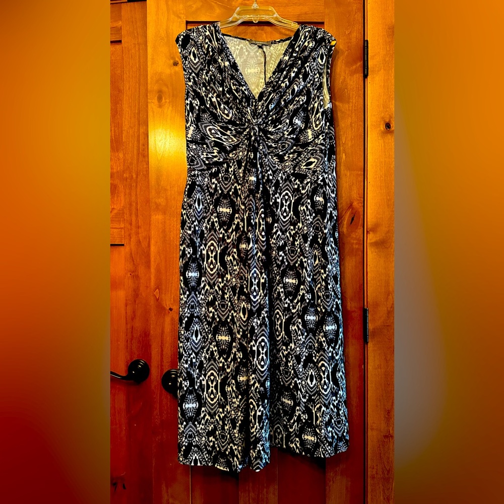 Midi length, black and white sleeveless dress size XL